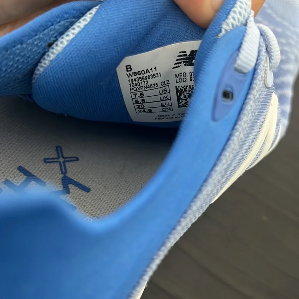 New Balance Womens Fresh Foam 860 v11 Shoes Light Blue White Size 7.5 - Picture 9 of 14